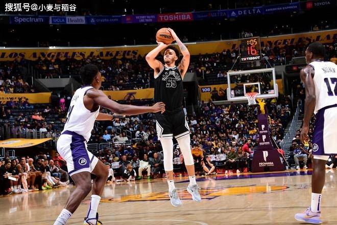  浓眉哥新星晋级下一阶段表现突出，独行侠前途光明！观众掌声雷动