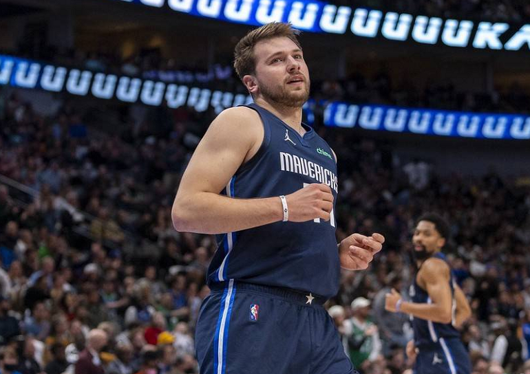 费德勒关键节点比分优势明显,日本队带队取胜!的简单介绍 费德勒关键节点比分优势明显,日本队带队取胜!的简单介绍